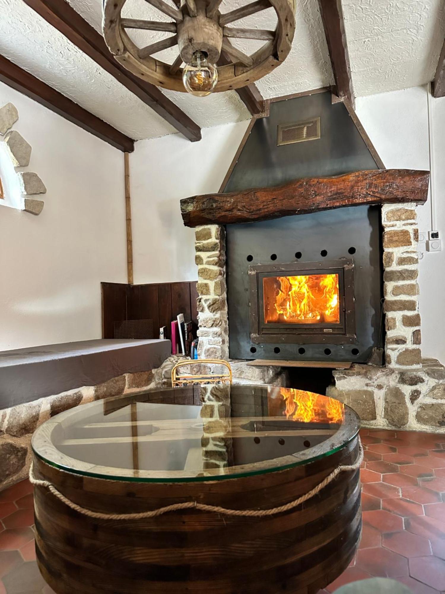 Villa Au Coeur Du Vignoble Cognacais à Gondeville Extérieur photo
