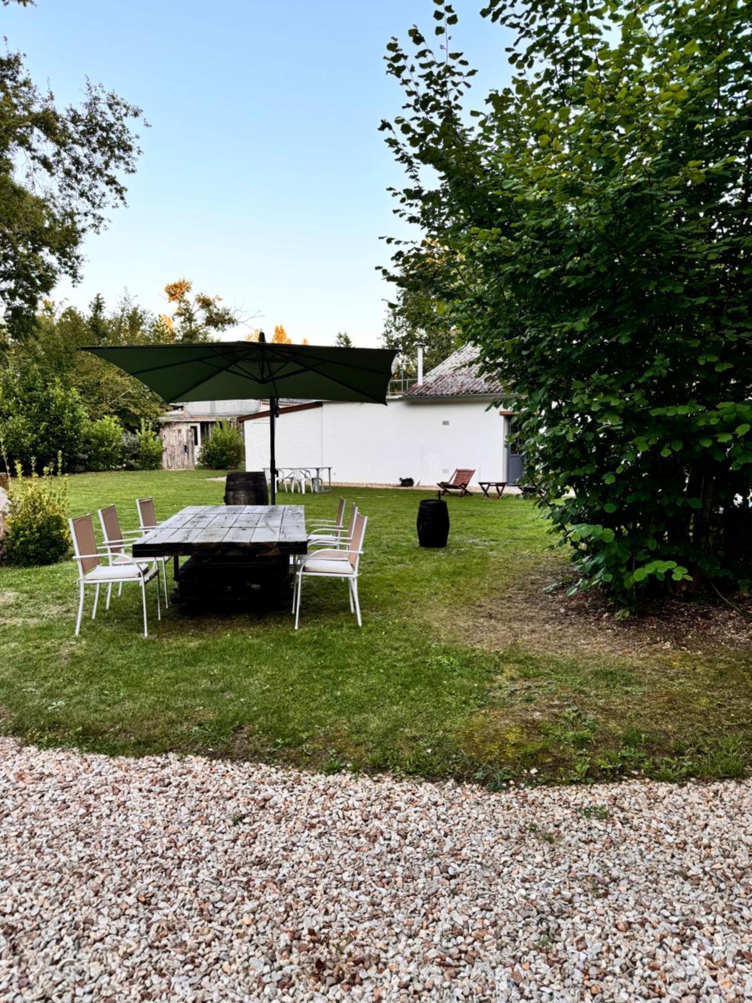 Villa Au Coeur Du Vignoble Cognacais à Gondeville Extérieur photo